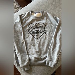 Lv sweat oversize style Med size